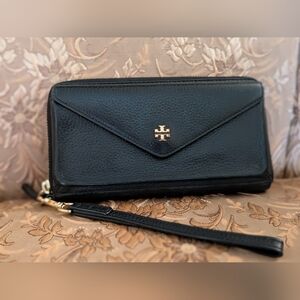 Tory Burch Carter Black Leather Smartphone Wristlet Wallet